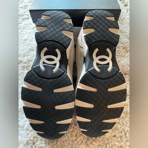 AUTHENTIC CHANEL Sneakers/Trainers/Shoes NIB - Picture 5 of 10